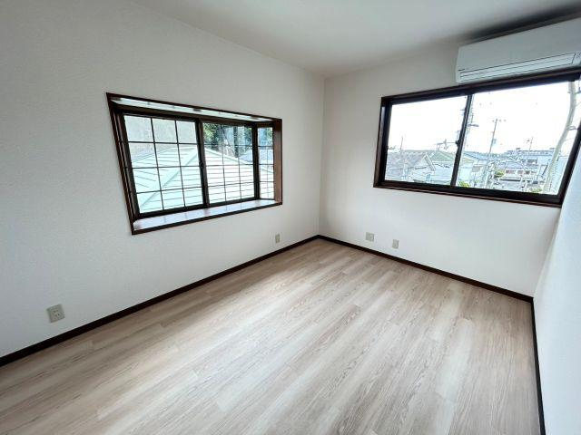瀬戸２丁目　中古戸建　（リフォーム済）の洋室