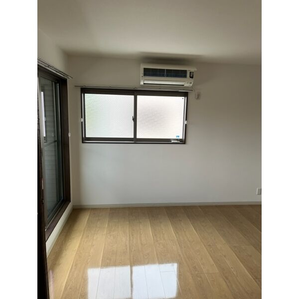 プロパティー城西の居間・リビング