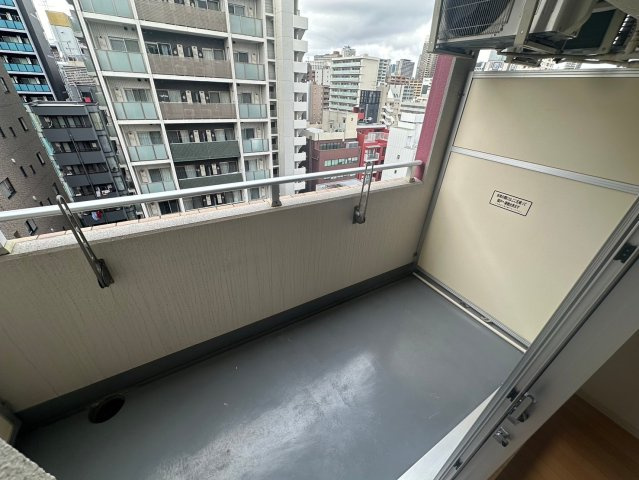 アーデンタワー靭公園のバルコニー