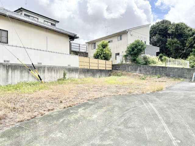 磐田市見付の駐車場|車は普通車６台以上、駐車可能です。
