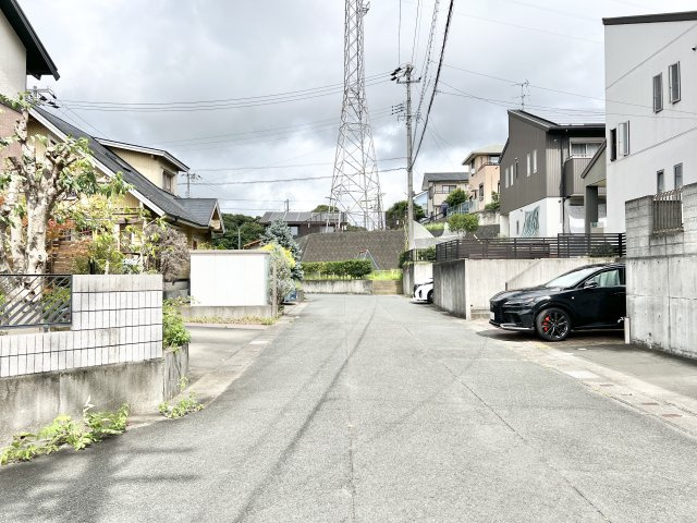 磐田市見付の前面道路含む現地写真|前面道路北側を向いて撮影しました。