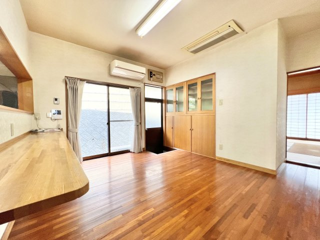 磐田市見付のダイニング|勝手口があるダイニング！！
外へ自由に行くことが出来便利です。
