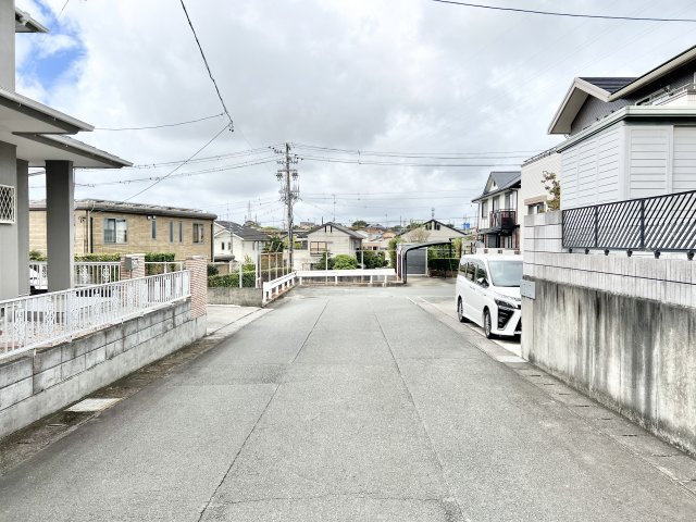 磐田市見付の前面道路含む現地写真|前面道路西側を向いて撮影しました。