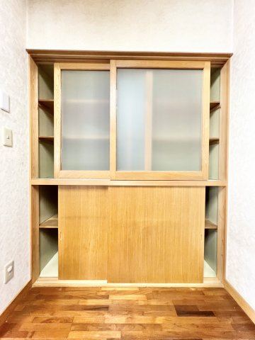 磐田市見付の収納|キッチン横の収納棚！！
キッチンは収納が豊富にあります！
