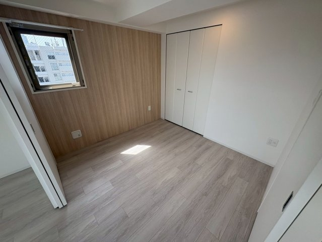 セレ二テフラン難波の洋室