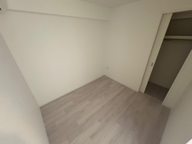 セレ二テフラン難波の洋室