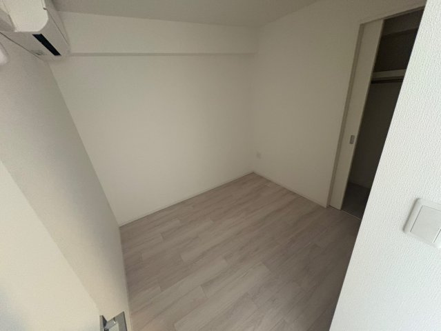 セレ二テフラン難波の洋室