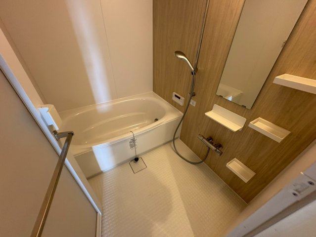 セレ二テフラン難波の浴室