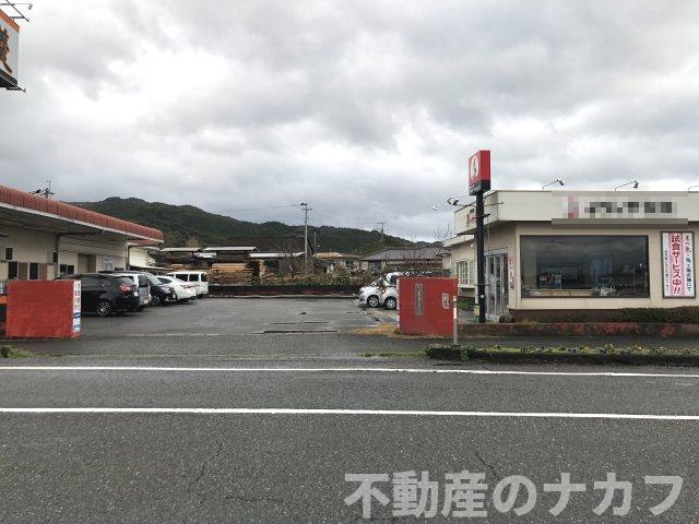 天草市志柿町の店舗の駐車場