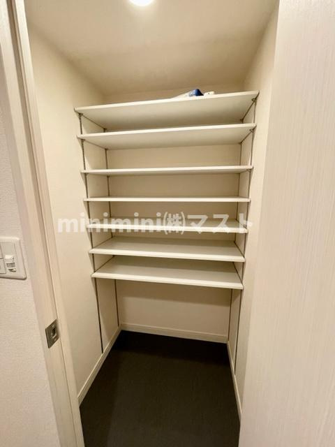 プレサンス松屋町駅前デュオの玄関