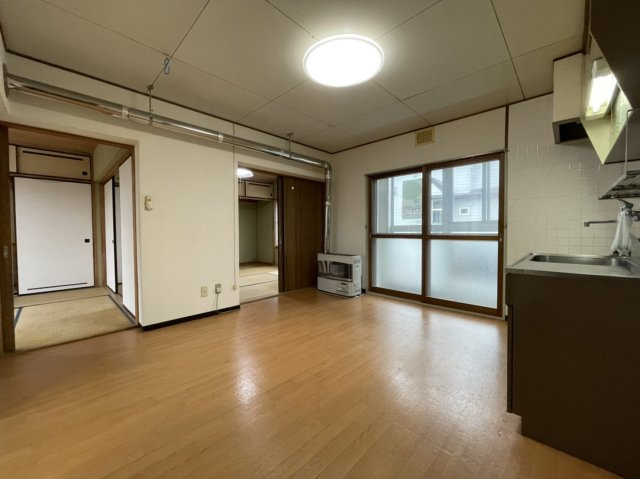 釧路市貝塚２丁目の賃貸マンションの居間・リビング