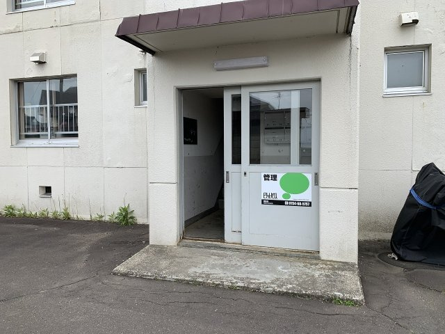 釧路市貝塚２丁目の賃貸マンションのエントランス