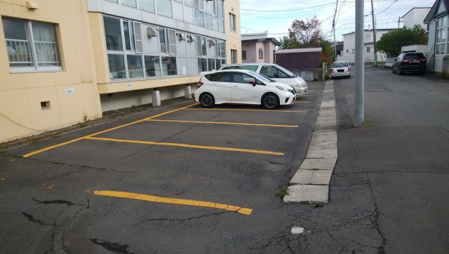 コーポラシーヌの駐車場