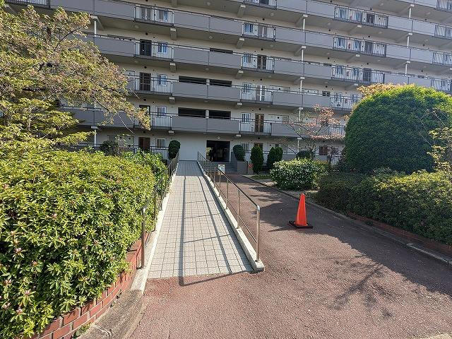 労住まきのハイツ1号棟のエントランス|■物件内覧・資金計画相談・住宅ローン相談、リフォーム相談、お問合せ受付中■
※当日・翌日のご内覧、ご相談はお電話でのお問合せがスムーズです！