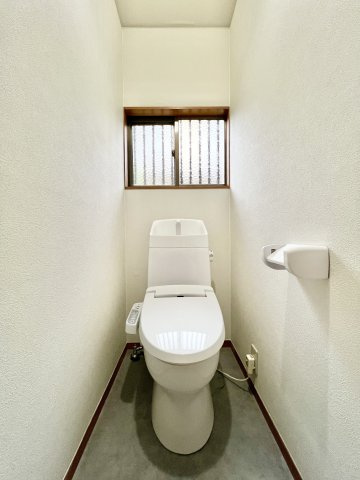 磐田市大原のトイレ|白を基調とした清潔感があるトイレです。