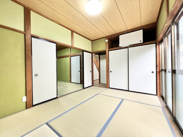 磐田市大原の和室|約6帖和室は落ち着いた空間！障子を開けると目の前には庭が広がり、季節の移り変わりを感じられます！
