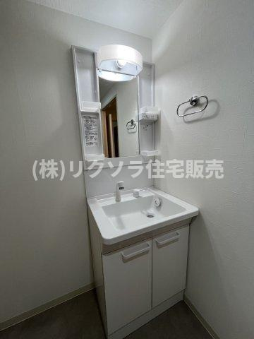 寝屋川サンハイツB棟の独立洗面台|収納付き
■物件内覧・資金計画相談・住宅ローン相談、リフォーム相談、お問合せ受付中■
※当日・翌日のご内覧、ご相談はお電話でのお問合せがスムーズです！