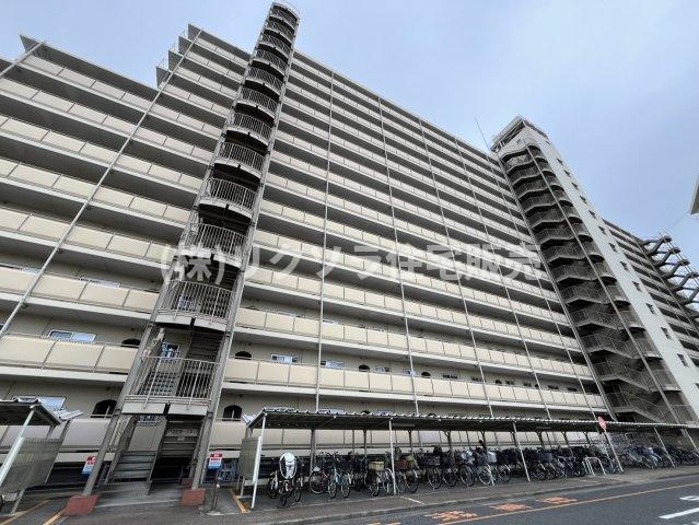 寝屋川サンハイツB棟の外観|新しい生活にいかがでしょうか？外観はお住まいの顔になります。こだわりたいポイントですね。水回りリフォームやリノベーションも承ってます。
■現地見学・資金計画相談・住宅ローン相談もお問合せ受付中■