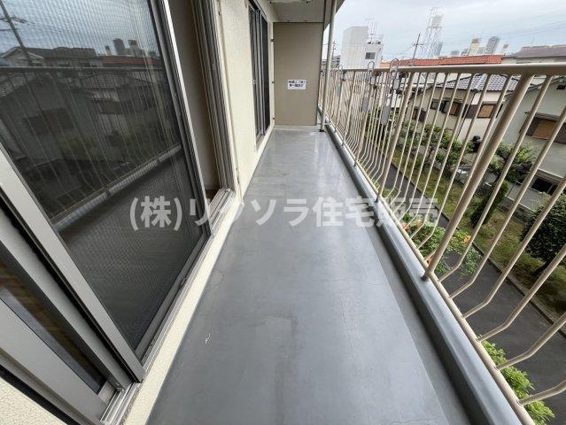 寝屋川サンハイツB棟のバルコニー|■物件内覧・資金計画相談・住宅ローン相談、リフォーム相談、お問合せ受付中■
※当日・翌日のご内覧、ご相談はお電話でのお問合せがスムーズです！