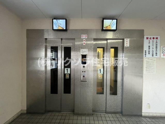 寝屋川サンハイツB棟のその他共用部分|エレベーター2基　防犯カメラ
■物件内覧・資金計画相談・住宅ローン相談、リフォーム相談、お問合せ受付中■
※当日・翌日のご内覧、ご相談はお電話でのお問合せがスムーズです！