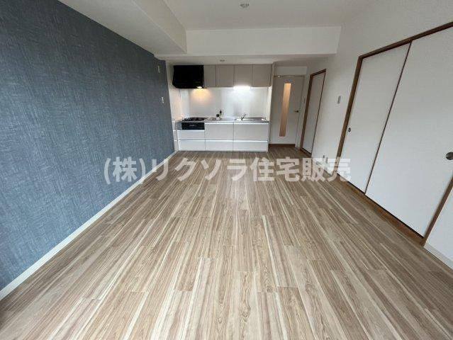 寝屋川サンハイツB棟の居間・リビング|LDK12.0帖
■物件内覧・資金計画相談・住宅ローン相談、リフォーム相談、お問合せ受付中■
※当日・翌日のご内覧、ご相談はお電話でのお問合せがスムーズです！