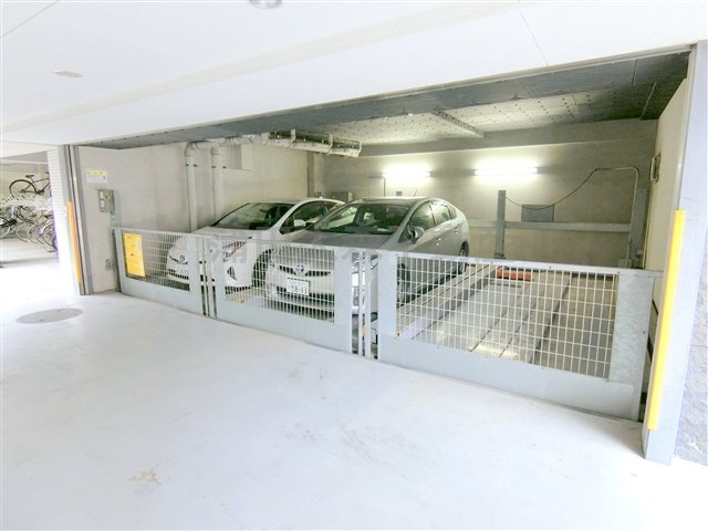 ドゥーエ蒲田の駐車場