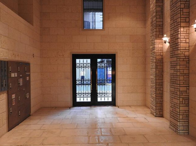 トーシンフェニックス新橋のエントランス