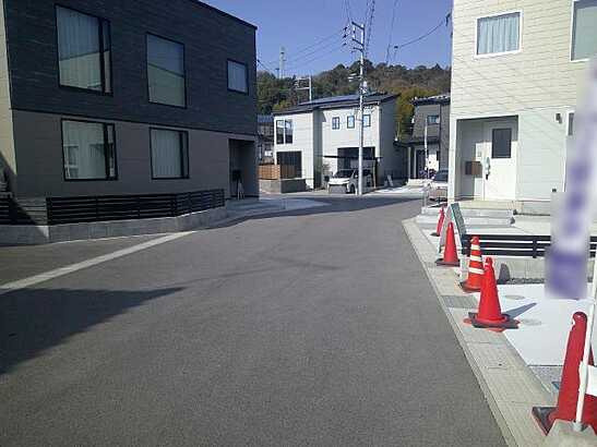 【前面道路含む現地写真】