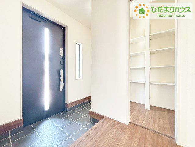 いわき市小名浜燈籠原第1　新築戸建　1号棟の玄関|丁度良い靴箱のサイズ♪これだけあれば家族全員の靴がしまえてスッキリ(^O^)