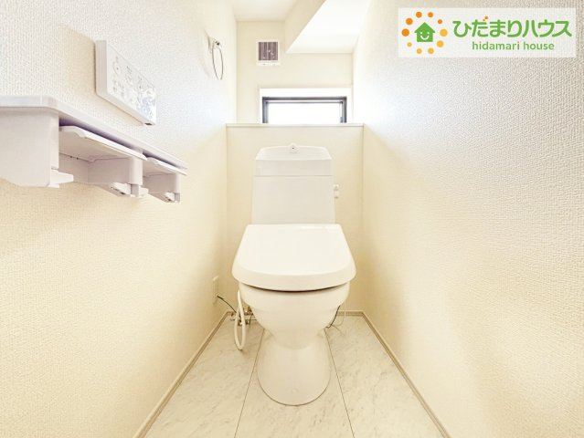 いわき市小名浜燈籠原第1　新築戸建　1号棟のトイレ|1・2階にトイレあり。階段を降りなくてもいいので、高齢者の方も優しい☆彡