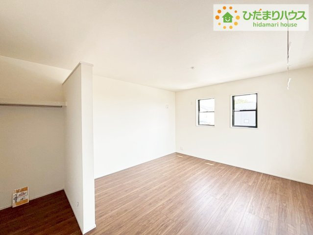 いわき市小名浜燈籠原第1　新築戸建　1号棟の寝室|広めの主寝室は、ベッドの他にもパソコンデスクやドレッサーなども置けちゃいます(*^-^*)