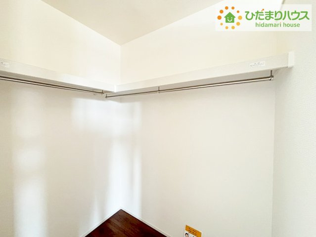 いわき市小名浜燈籠原第1　新築戸建　1号棟の収納|"ママに人気のウォークインクローゼット付き！
コートやジャケットはもちろん、季節物や布団なども全部収納できちゃいます(^^)/"