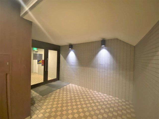 コスモリード国分寺の玄関