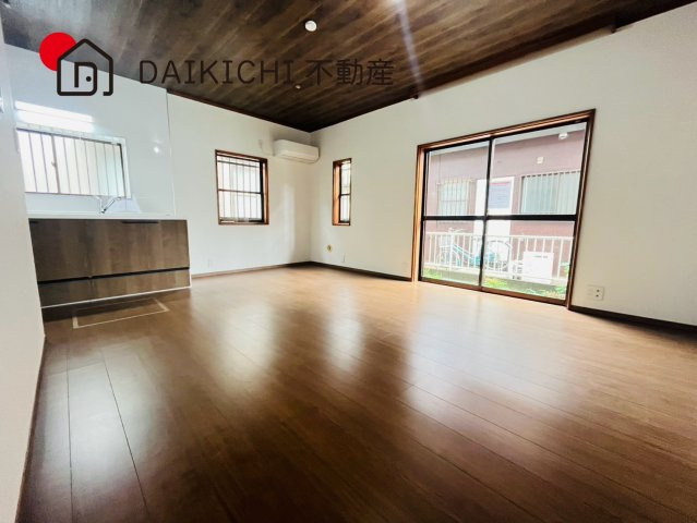 【居間・リビング】 | 鴻巣市稲荷町　中古戸建