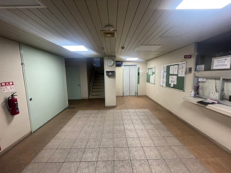 アクロシャトー永和のエントランス|エレベーターがあり忙しい朝もスムーズです。