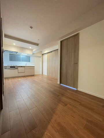 アクロシャトー永和の居間・リビング|【同社施工例】※類似同仕様です。開口部のデザインや位置等のデザインが異なります。