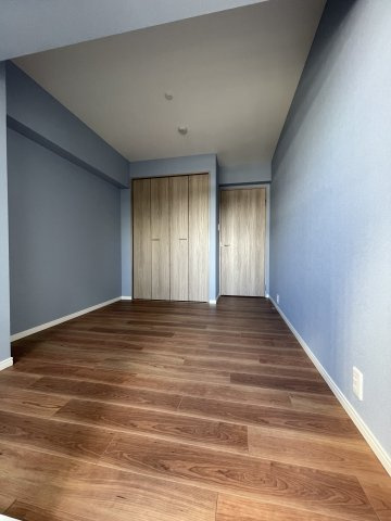 アクロシャトー永和の洋室|【同社施工例】※類似同仕様です。開口部のデザインや位置等のデザインが異なります。