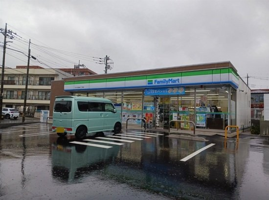 カーサ・プリ―トの周辺|ファミマ　さいたま曲本2丁目店まで300m