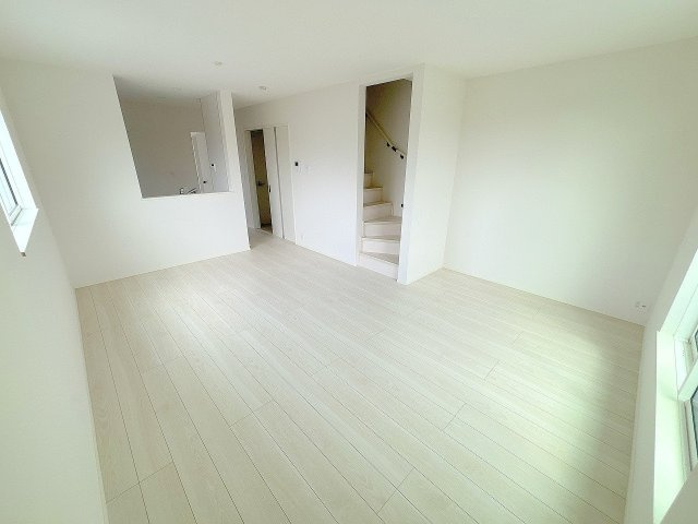 【居間・リビング】 | ふじみ野市上福岡5丁目　新築一戸建住宅　全2棟　(ふじみ野店) | 明るいリビングは家族の絆を大切にする方にぴったり！