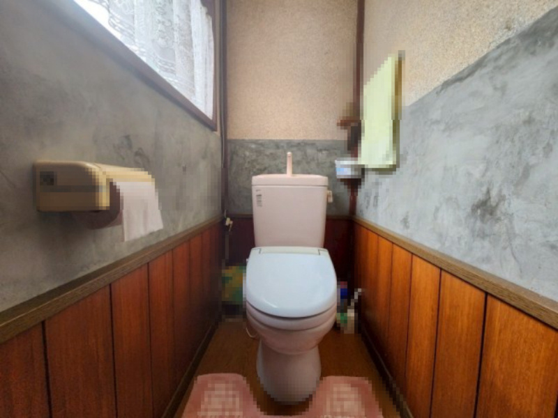 【価格改定】高島市安曇川町南古賀のトイレ|１階玄関フロア横にトイレがございます。