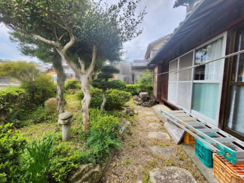 【価格改定】高島市安曇川町南古賀の庭|縁側から出入り可能なお庭です！南向きでお洗濯物などを干すのに最適です(^^)