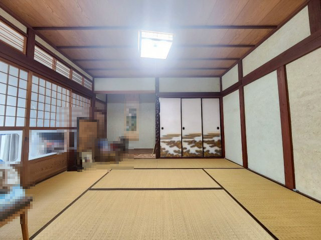 【価格改定】高島市安曇川町南古賀の和室|１階和室8帖
広めの和室のお部屋です！客間や団らんの場として適した広さとなっております(^^)/