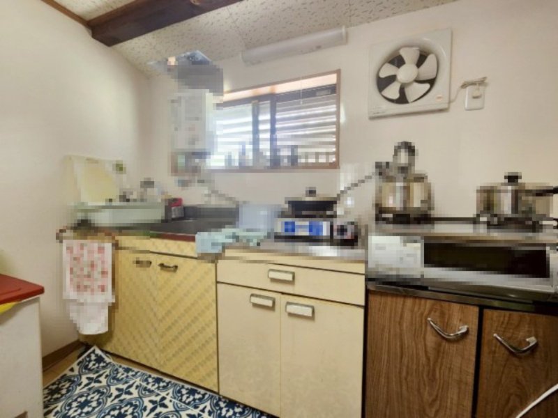 【価格改定】高島市安曇川町南古賀のキッチン|ガスコンロ設置型のキッチンです。給湯器もございます！
水廻りリフォームもご相談承ります(^^)