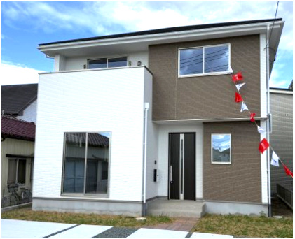 前橋市朝倉町２期　新築戸建て　1号棟の外観|朝倉町に全2棟の住宅が完成しました。
お客様のご都合に合わせていつでもご見学頂けます♪
おしゃれな外観に仕上がっています。お気軽にお問い合わせください。