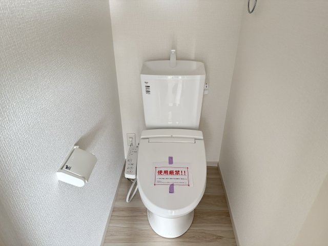前橋市朝倉町２期　新築戸建て　1号棟のトイレ|2階トイレです。清潔感のある白を基調としています。