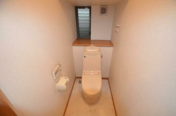 瑞穂区白砂町二丁目貸家のトイレ
