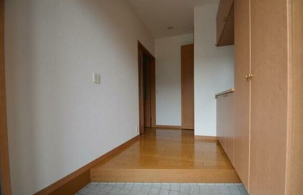 瑞穂区白砂町二丁目貸家の玄関