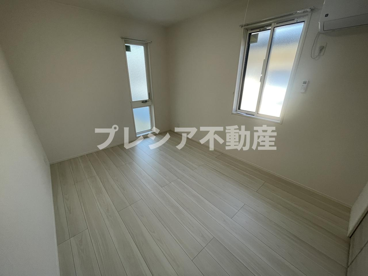 トリシア上甲子園の洋室