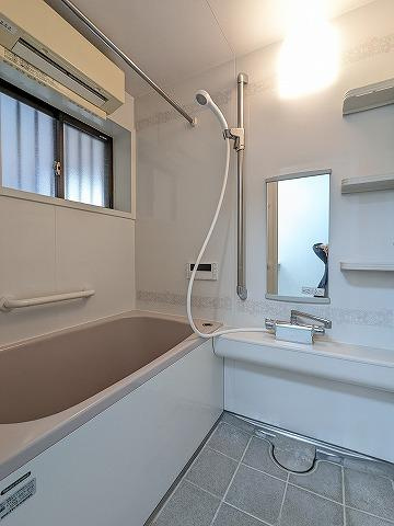 出屋敷元町2丁目（左側）　中古一戸建ての浴室|オートバス
■物件内覧・資金計画相談・住宅ローン相談、リフォーム相談、お問合せ受付中■
※当日・翌日のご内覧、ご相談はお電話でのお問合せがスムーズです！