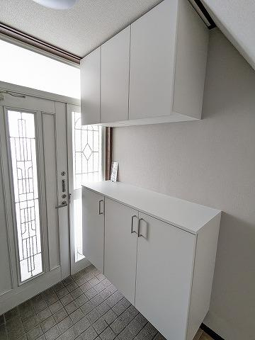 出屋敷元町2丁目（左側）　中古一戸建ての玄関|シューズボックス
■物件内覧・資金計画相談・住宅ローン相談、リフォーム相談、お問合せ受付中■
※当日・翌日のご内覧、ご相談はお電話でのお問合せがスムーズです！